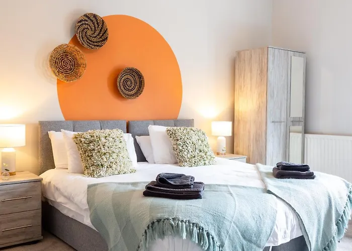 Logan House, Modern And Spacious Townhouse Close To City Centre