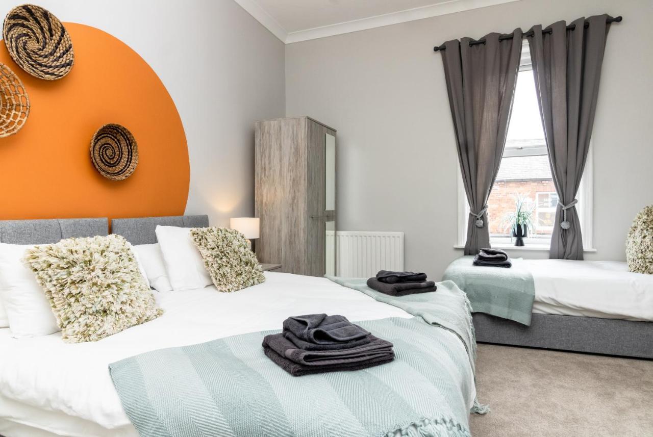 Logan House, Modern And Spacious Townhouse Close To Centre Apartment