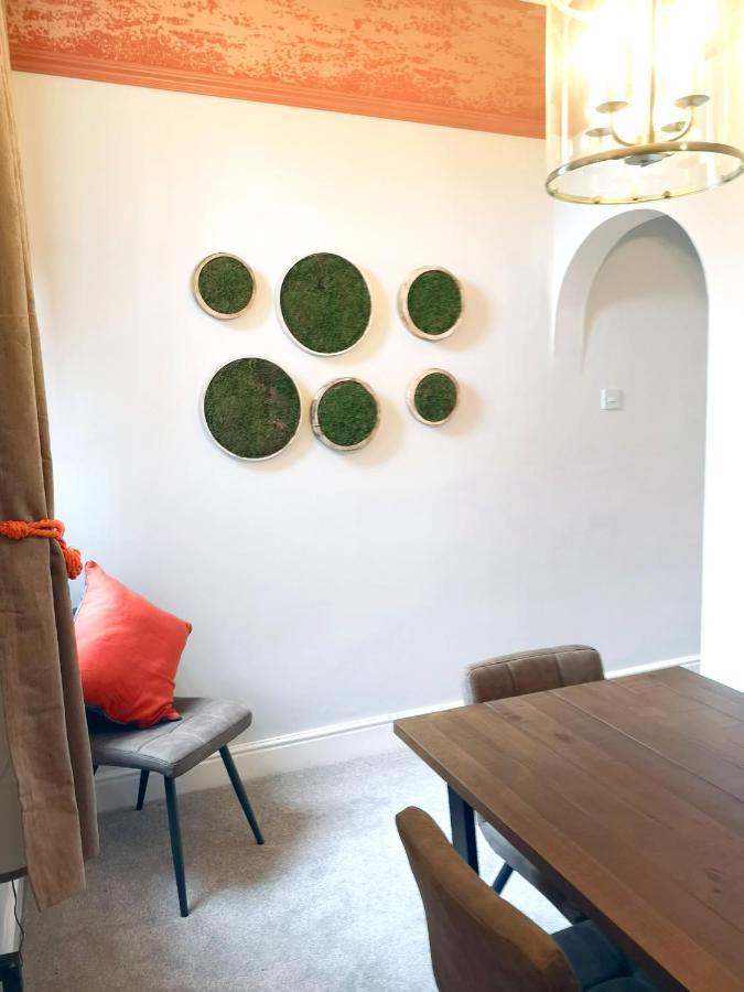 Apartment Logan House, Modern And Spacious Townhouse Close To Centre
