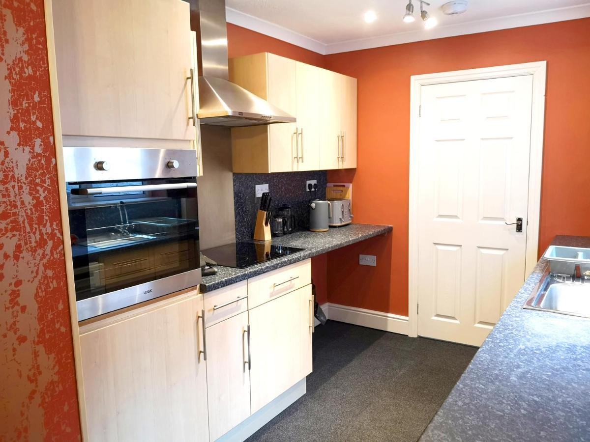 Apartment Logan House, Modern And Spacious Townhouse Close To Centre *