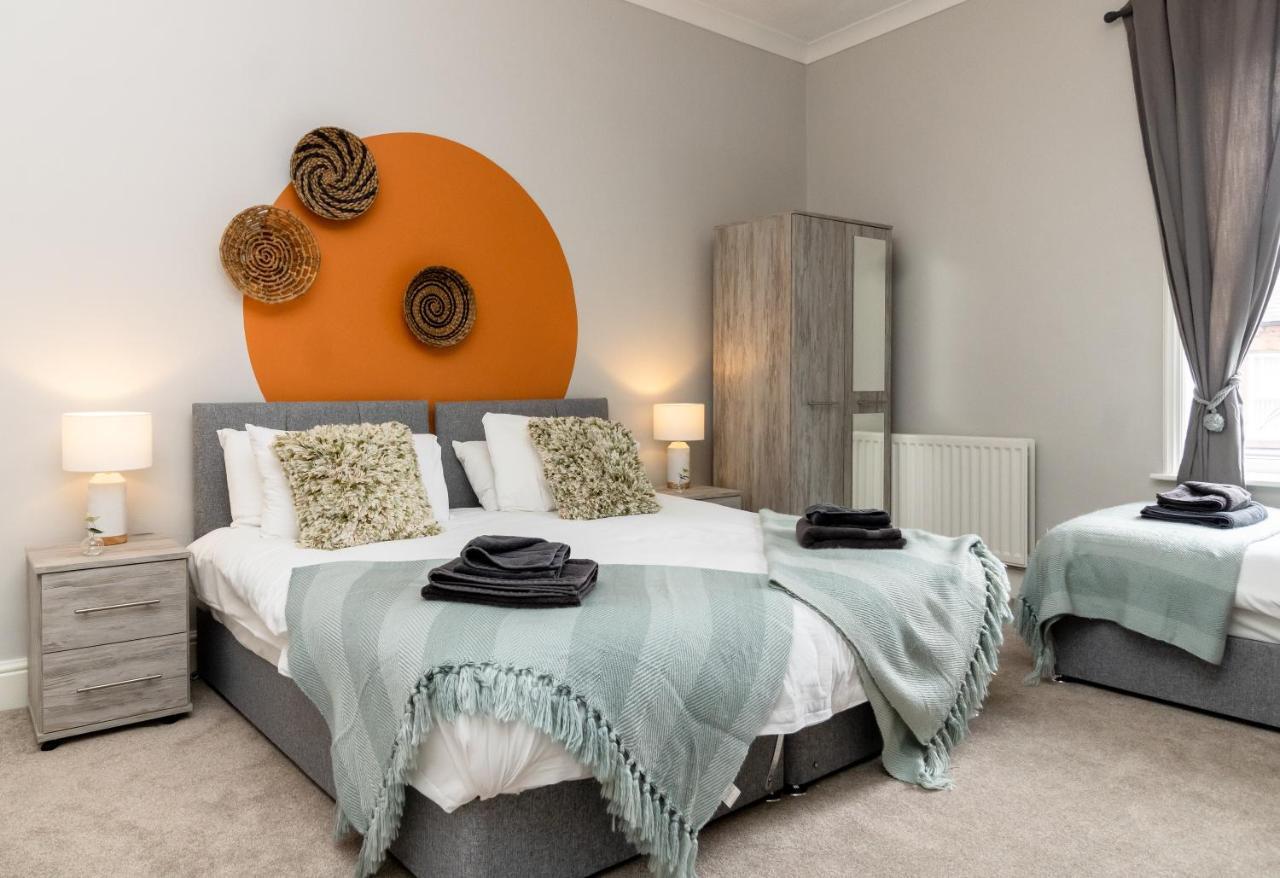 Apartment Logan House, Modern And Spacious Townhouse Close To Centre