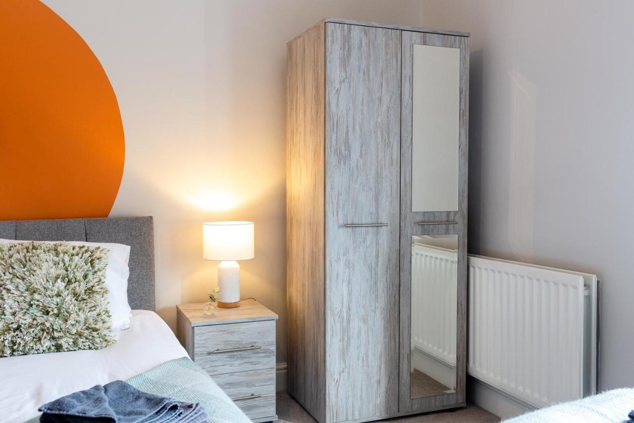 Apartment Logan House, Modern And Spacious Townhouse Close To Centre *