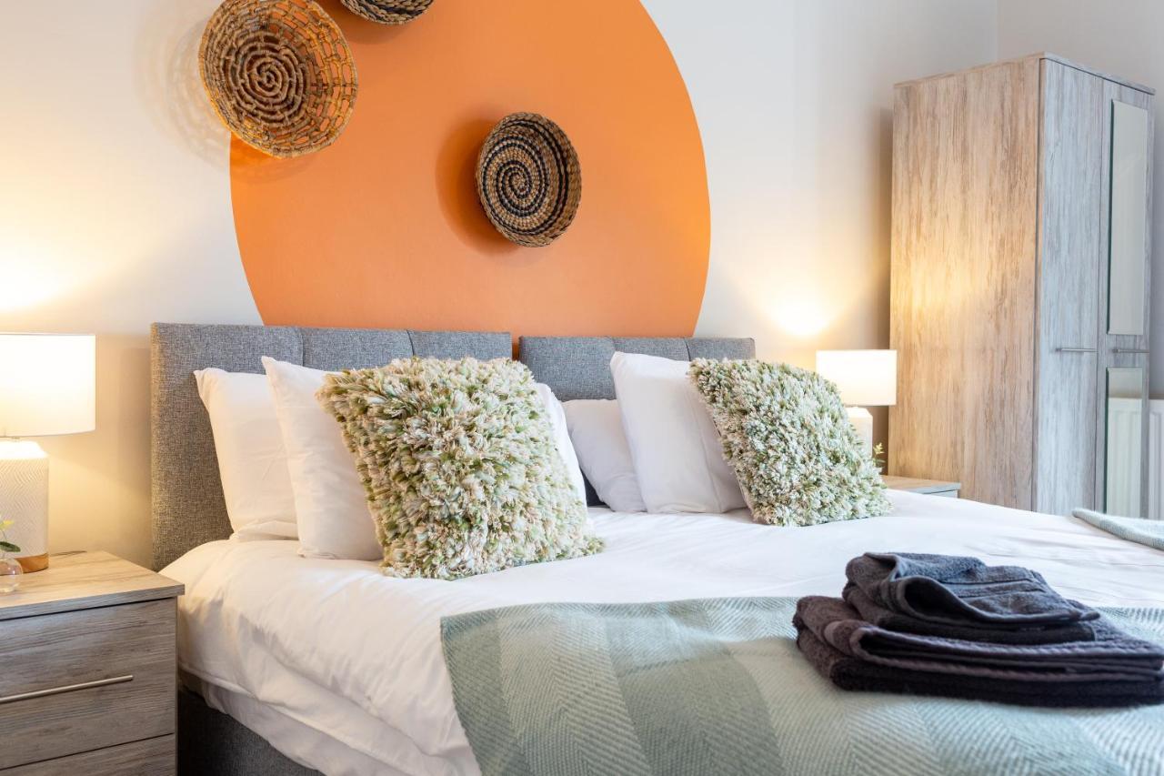 Logan House, Modern And Spacious Townhouse Close To Centre Apartment